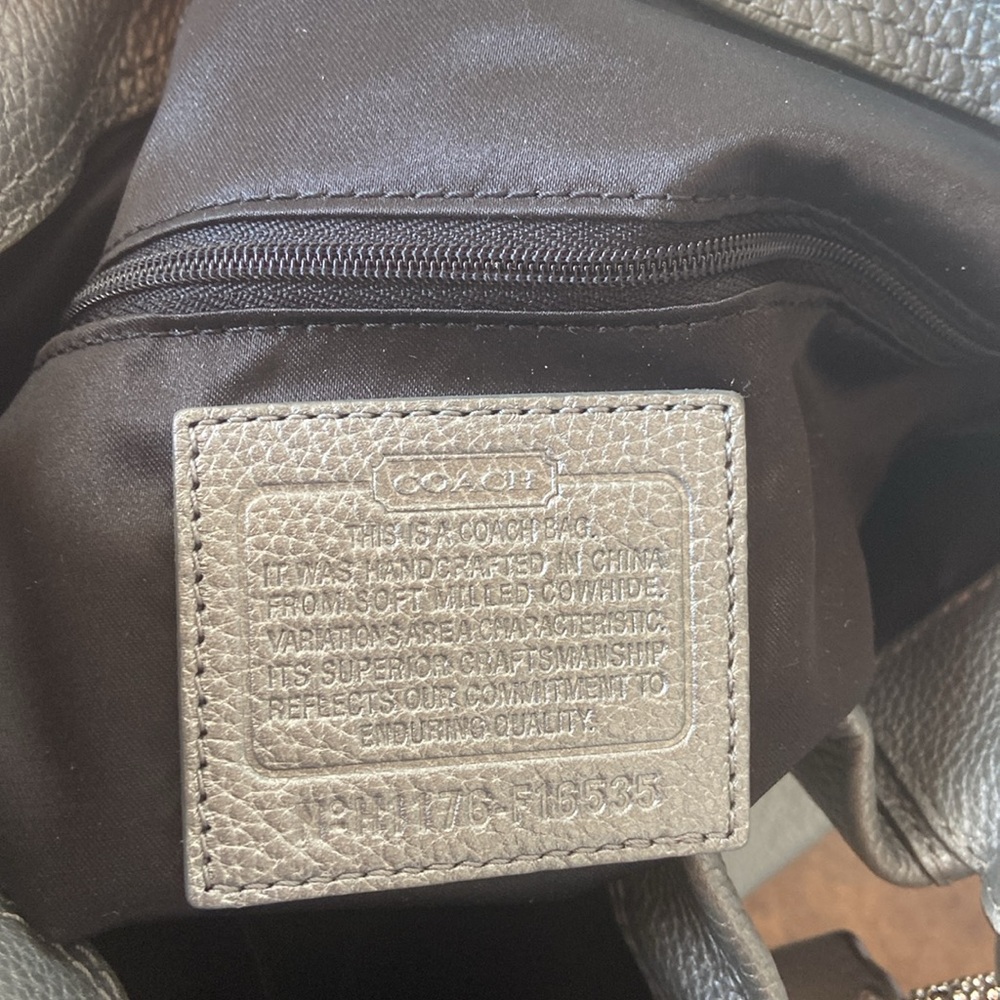 EUC Coach Pebbled Leather Shoulder Bag - Picture 9 of 16